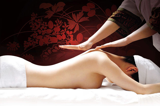 Dau-Massage-body-1, massage cơ thể bằng dầu hương hoa thiên nhiên